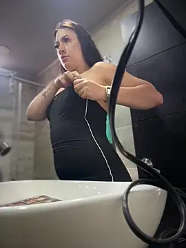 Mila LS online show from November 2025 01:03:01 PM