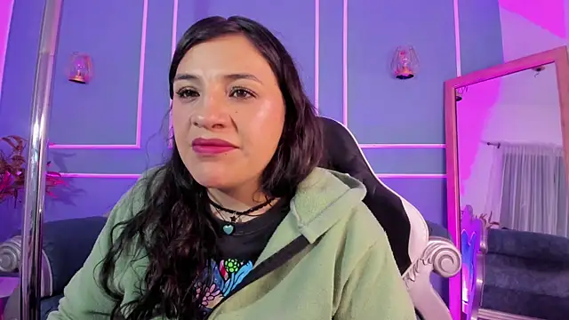 TaraTaylorr online show from October 2025 02:22:02 AM