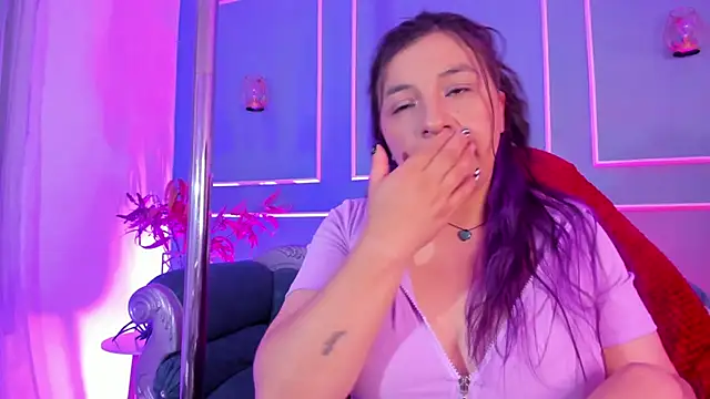 TaraTaylorr online show from February 2026 03:43:01 AM