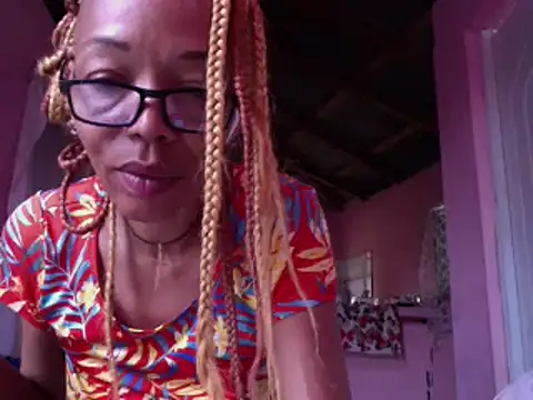 Snapshot of Ladyzee25 chatting on June 2026 11:00:01 PM Ladyzee25 online show from June 2026 11:00:01 PM