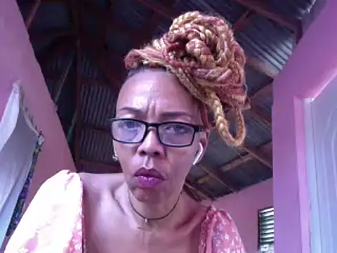 Snapshot of Ladyzee25 chatting on June 2026 09:26:01 PM Ladyzee25 online show from June 2026 09:26:01 PM
