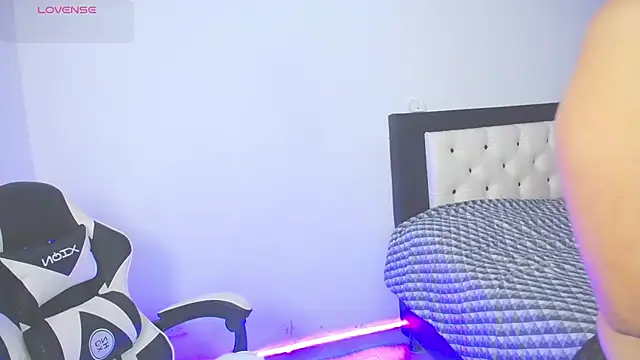 Snapshot of CarolinneFiotti chatting on October 2025 03:12:01 PM CarolinneFiotti online show from October 2025 03:12:01 PM