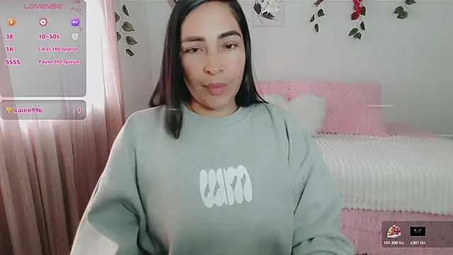 luna lgomez  online show from October 2025 02:07:01 PM