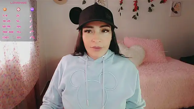 luna lgomez  online show from November 2025 12:38:02 PM