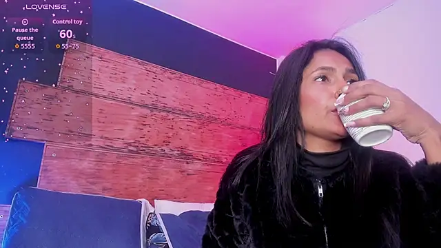 Fernanda liie  online show from June 2026 01:05:02 PM