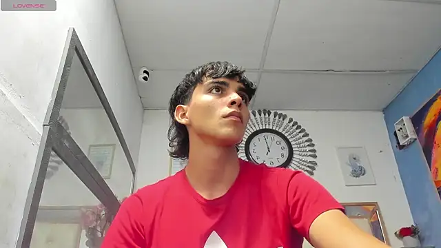 Snapshot of heiker_ chatting on March 2025 02:03:01 AM heiker online show from March 2025 02:03:01 AM