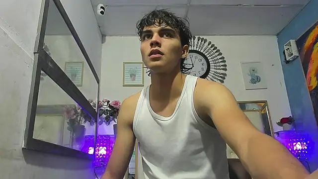 Snapshot of heiker_ chatting on March 2025 02:04:02 AM heiker online show from March 2025 02:04:02 AM