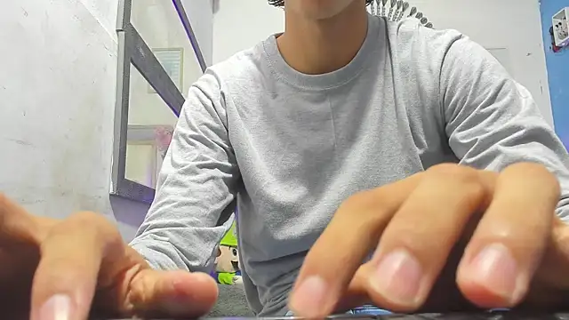 Snapshot of heiker_ chatting on March 2025 02:18:02 AM heiker online show from March 2025 02:18:02 AM