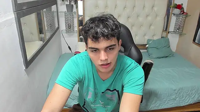 Snapshot of heiker_ chatting on September 2025 02:37:01 AM heiker online show from September 2025 02:37:01 AM