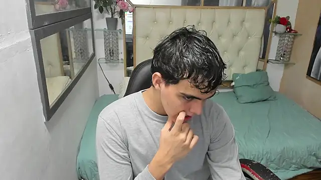 Snapshot of heiker_ chatting on September 2025 02:38:01 AM heiker online show from September 2025 02:38:01 AM