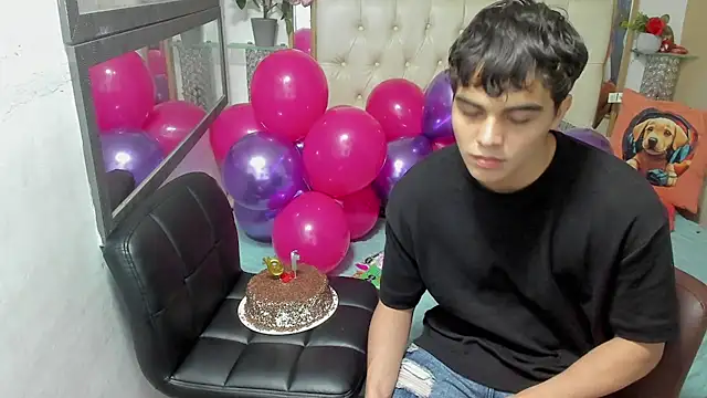 Snapshot of heiker_ chatting on October 2025 03:18:02 AM heiker online show from October 2025 03:18:02 AM