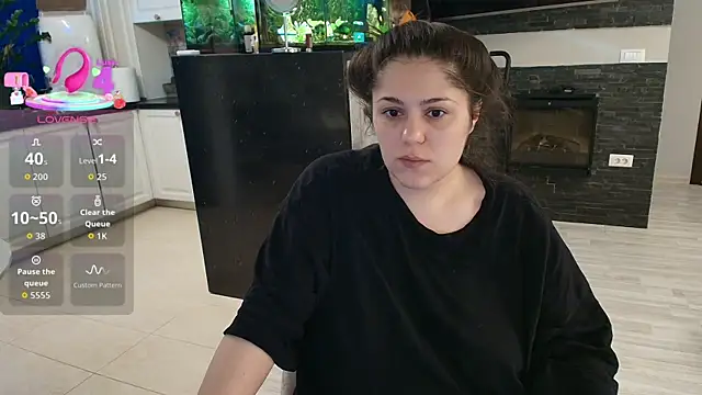 Layla- online show from April 2026 09:41:02 AM