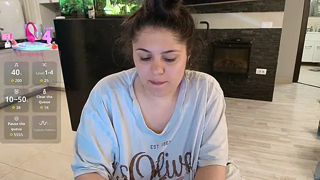 Layla- online show from April 2026 10:24:01 AM
