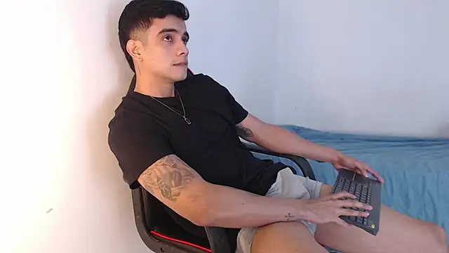 Snapshot of adam_levis17 chatting on September 2025 05:44:02 AM adam levis17 online show from September 2025 05:44:02 AM