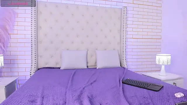 Emilly wilson  online show from September 2025 12:53:01 PM