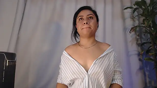 fernandaqueens online show from March 2025 02:12:02 PM