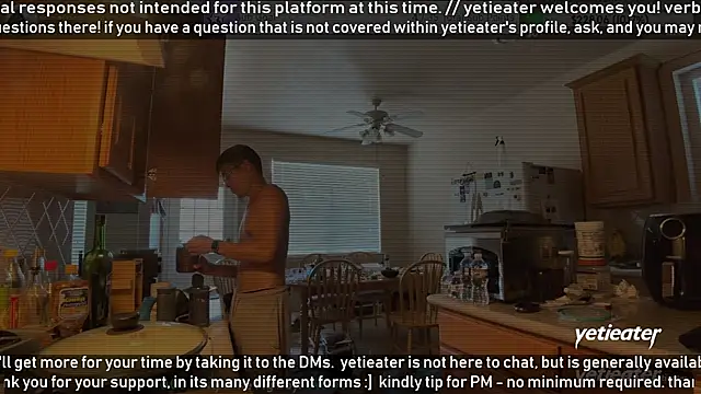 Snapshot of yetieater chatting on June 2026 04:28:02 PM yetieater online show from June 2026 04:28:02 PM