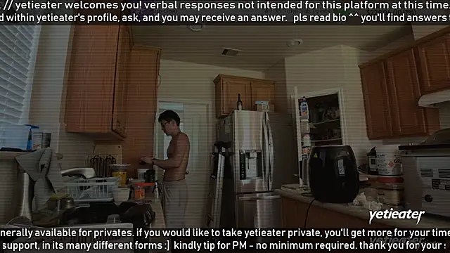 Snapshot of yetieater chatting on June 2026 03:31:02 PM yetieater online show from June 2026 03:31:02 PM