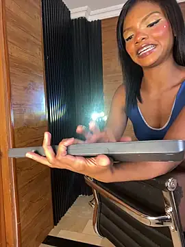 PinkyMoon online show from March 2026 04:52:02 AM