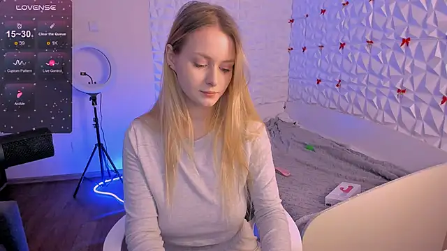 Snapshot of Beatrice_7 chatting on April 2026 12:15:02 PM Beatrice 7 online show from April 2026 12:15:02 PM