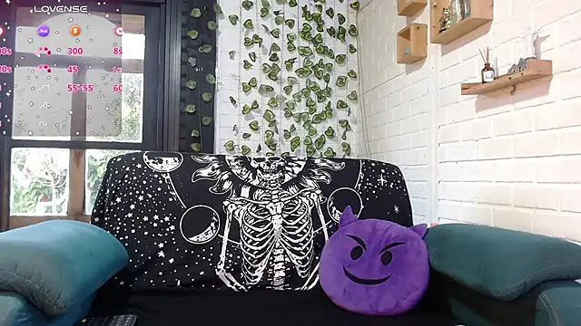 Snapshot of LiraSonnett chatting on November 2025 09:17:02 PM LiraSonnett online show from November 2025 09:17:02 PM