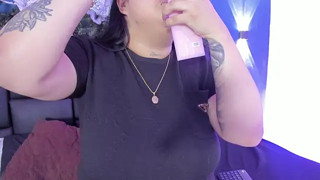 DANESKA HILLER online show from January 2026 08:00:01 PM