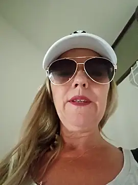 Snapshot of Melody73 chatting on October 2025 11:39:02 AM Melody73 online show from October 2025 11:39:02 AM