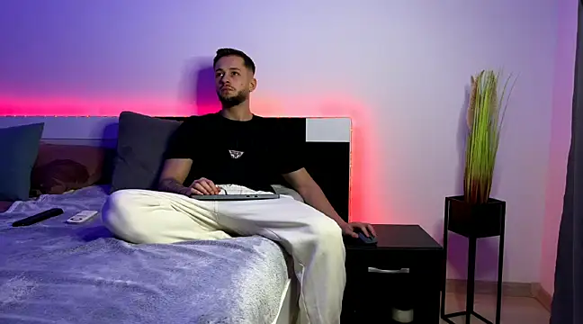 Snapshot of nicholasX1 chatting on March 2025 08:52:01 PM nicholasX1 online show from March 2025 08:52:01 PM