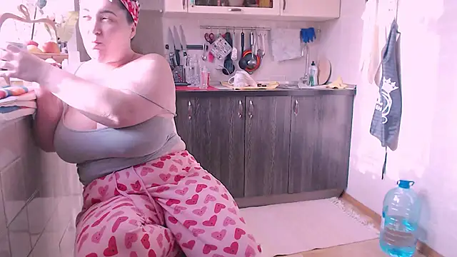 Snapshot of SoftLia chatting on February 2025 11:44:02 AM SoftLia online show from February 2025 11:44:02 AM