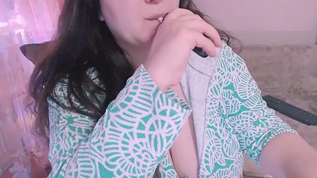 Snapshot of SoftLia chatting on March 2025 10:38:01 PM SoftLia online show from March 2025 10:38:01 PM