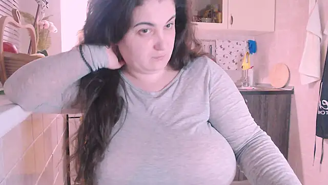 Snapshot of SoftLia chatting on March 2025 04:09:01 PM SoftLia online show from March 2025 04:09:01 PM