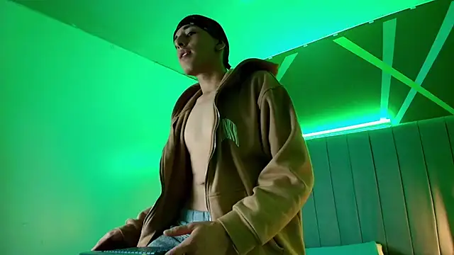 Andrew Wolff online show from October 2025 02:25:02 AM