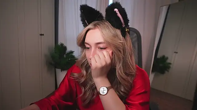 christie luv online show from November 2025 01:32:01 PM