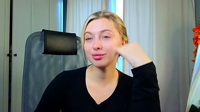 christie luv online show from November 2025 10:15:02 AM