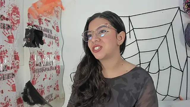 Snapshot of emilyy_cooperr chatting on October 2025 12:05:01 PM emilyy cooperr online show from October 2025 12:05:01 PM