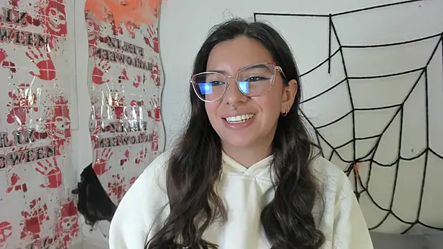 Snapshot of emilyy_cooperr chatting on October 2025 12:19:01 PM emilyy cooperr online show from October 2025 12:19:01 PM