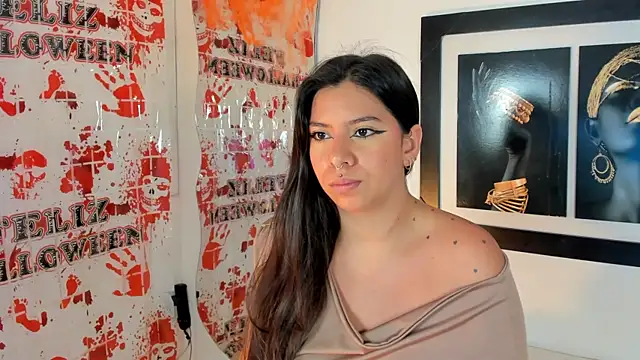 Snapshot of emilyy_cooperr chatting on November 2025 12:04:02 PM emilyy cooperr online show from November 2025 12:04:02 PM