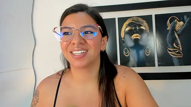 Snapshot of emilyy_cooperr chatting on November 2025 12:16:01 PM emilyy cooperr online show from November 2025 12:16:01 PM