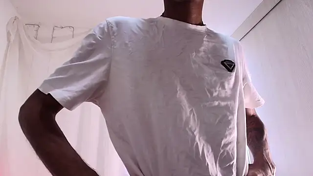 Snapshot of Miguel_bigcock chatting on December 2025 04:46:02 PM Miguel bigcock online show from December 2025 04:46:02 PM