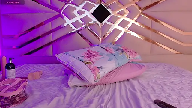 playfulcurvy online show from September 2025 08:20:01 PM