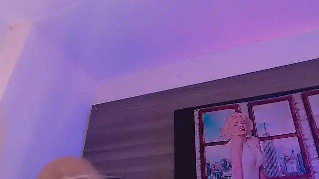 Snapshot of SashaNova chatting on November 2025 04:33:02 AM SashaNova online show from November 2025 04:33:02 AM