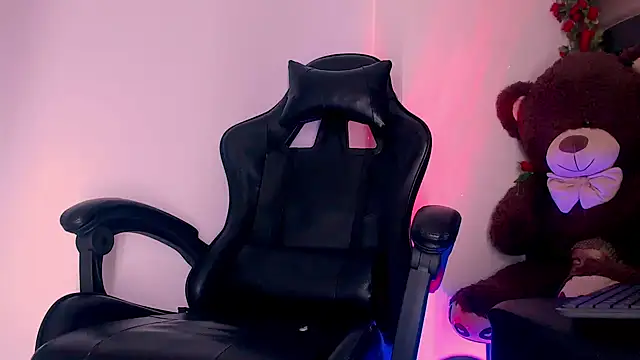 Snapshot of SashaNova chatting on February 2026 08:00:02 AM SashaNova online show from February 2026 08:00:02 AM