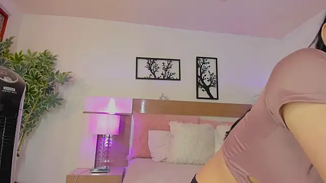 Snapshot of Olivia_pretty_ chatting on March 2025 01:31:02 PM Olivia pretty online show from March 2025 01:31:02 PM