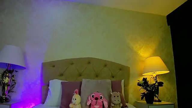 Mia Montess online show from April 2026 12:44:02 PM