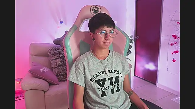 Snapshot of tommy_blue chatting on October 2025 12:38:01 AM tommy blue online show from October 2025 12:38:01 AM