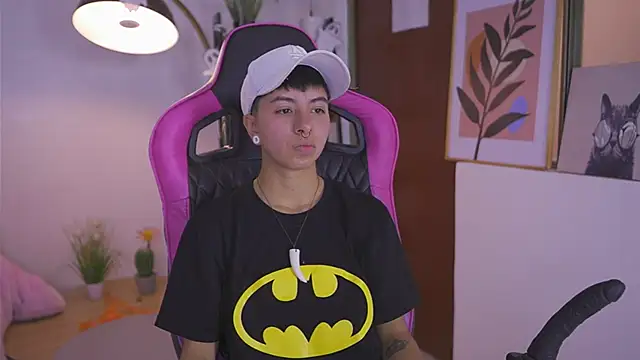 Snapshot of tommy_blue chatting on November 2025 12:26:01 PM tommy blue online show from November 2025 12:26:01 PM