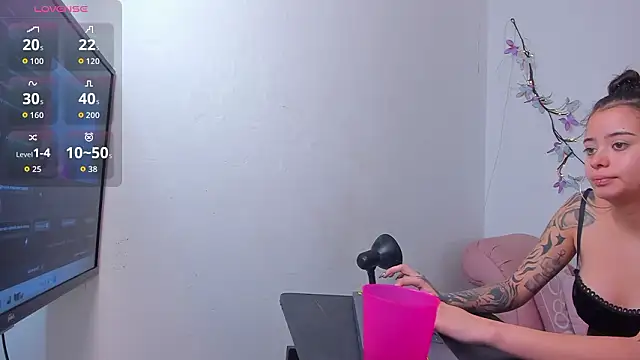 Snapshot of SaskiaGrendel chatting on February 2026 12:11:01 AM SaskiaGrendel online show from February 2026 12:11:01 AM