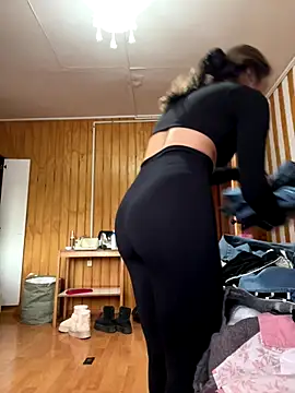 floooohv online show from October 2025 11:18:01 PM