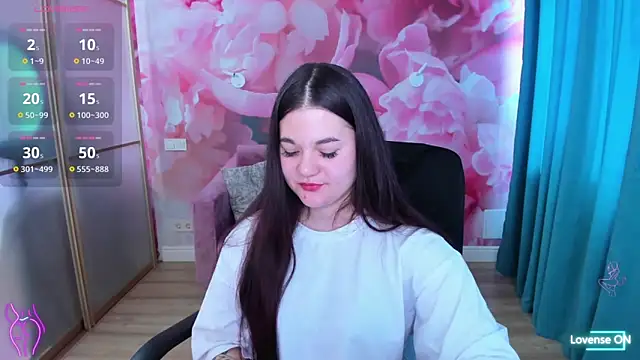 ElinaMils online show from May 2026 06:32:03 AM