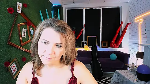 Snapshot of NicoleHitman chatting on October 2025 09:39:01 AM NicoleHitman online show from October 2025 09:39:01 AM